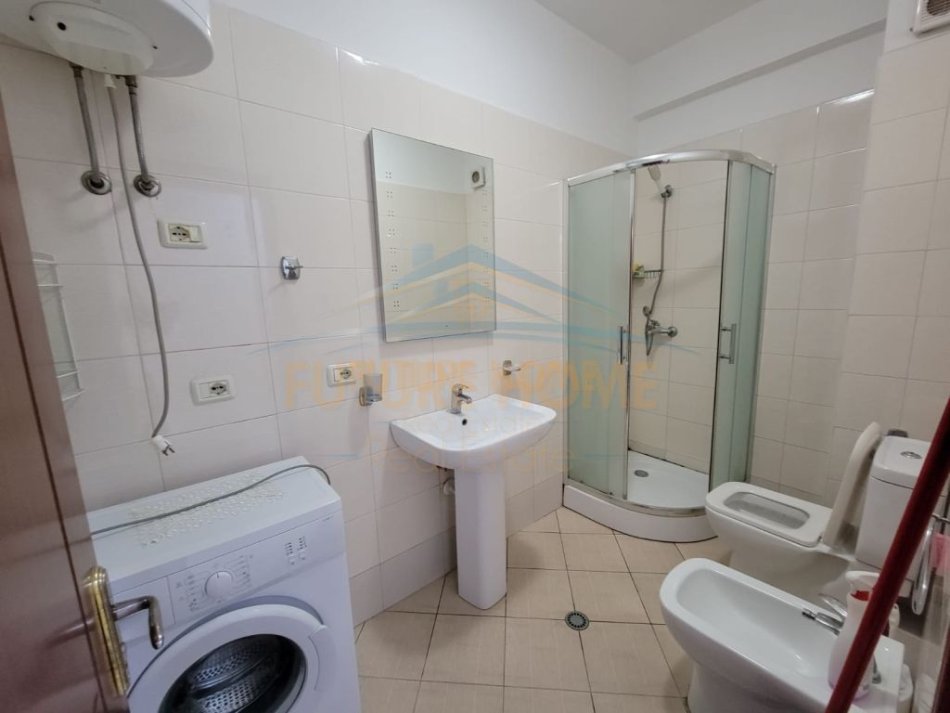 Tirane, shitet apartament 1+1 Kati 7, 65 m² (Unaza e Re)