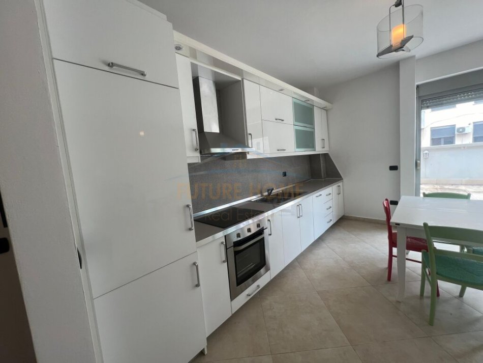 Tirane, jepet me qera apartament+verande | Penthouse 2+1+Ballkon Kati 3, 120 m² 1.200 € (Blloku)