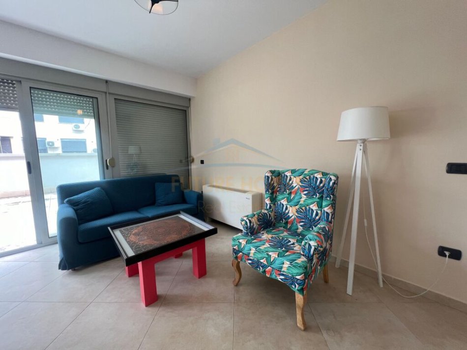 Tirane, jepet me qera apartament+verande | Penthouse 2+1+Ballkon Kati 3, 120 m² 1.200 € (Blloku)