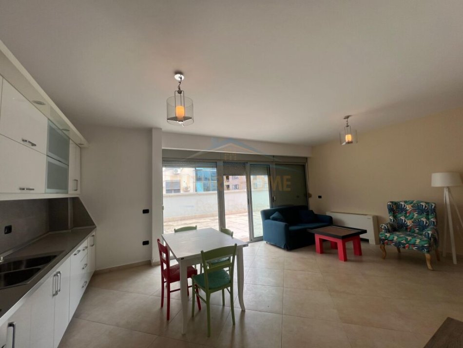 Tirane, jepet me qera apartament+verande | Penthouse 2+1+Ballkon Kati 3, 120 m² 1.200 € (Blloku)