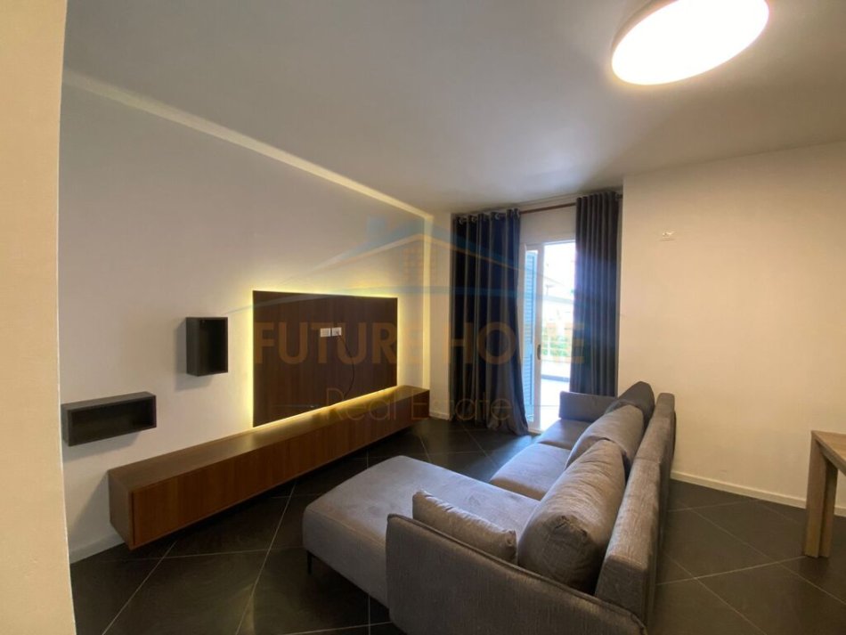Tirane, shitet apartament 2+1+Aneks+Ballkon Kati 2, (FRESKU)