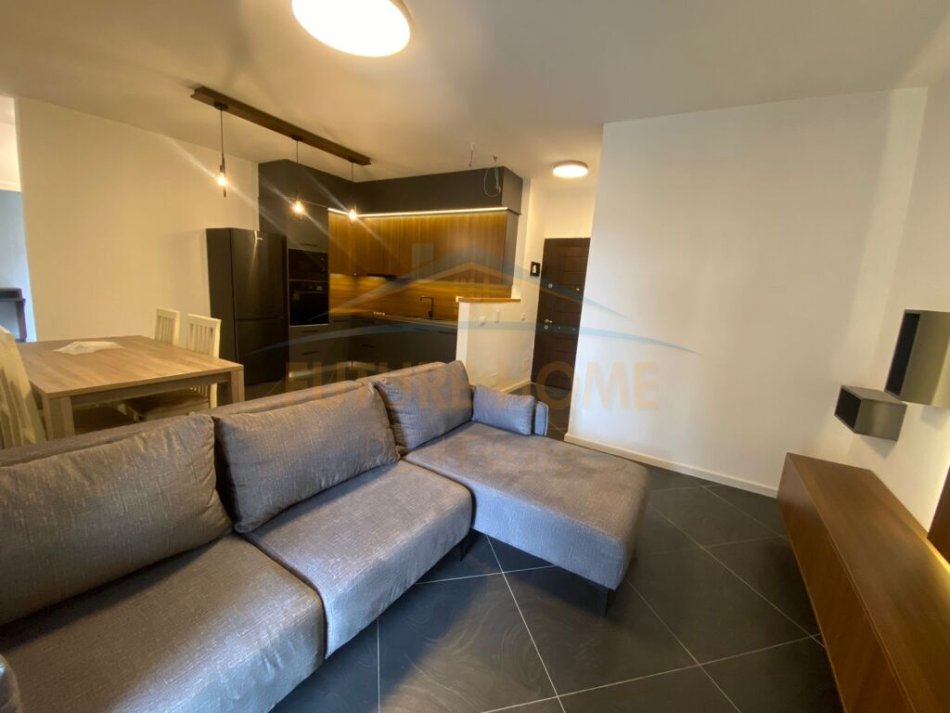 Tirane, shitet apartament 2+1+Aneks+Ballkon Kati 2, (FRESKU)
