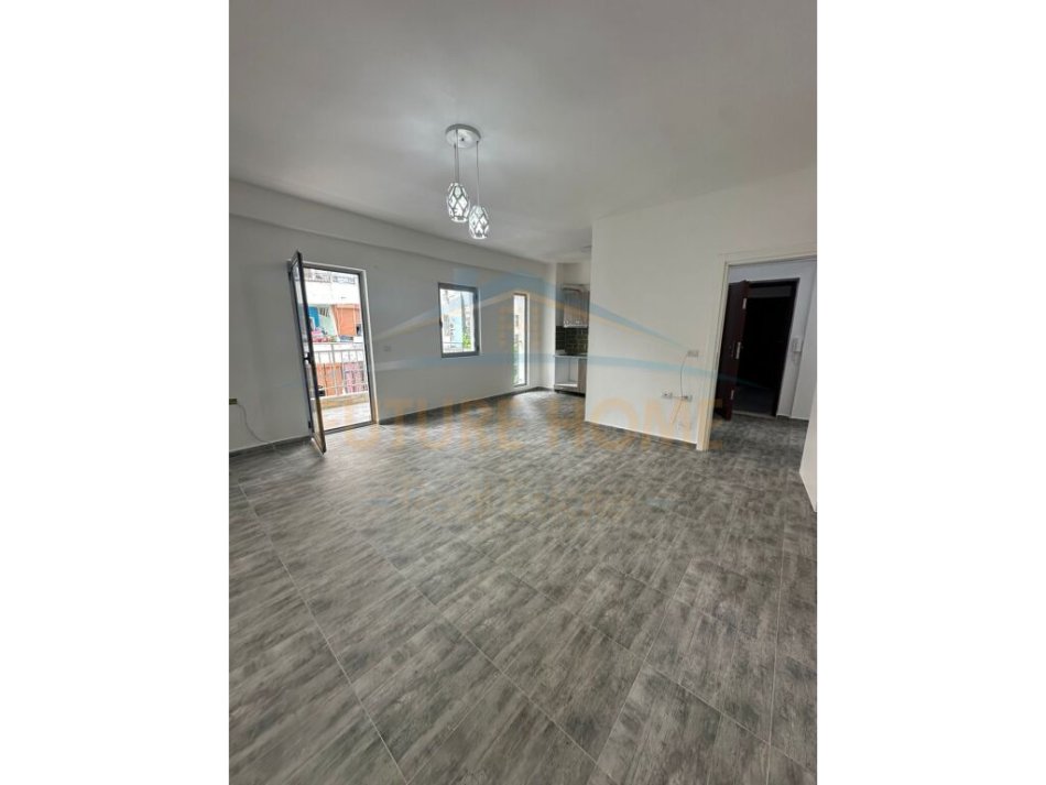 Tirane, jepet me qera apartament 2+1 Kati 3, 100 m² 400 € (DON BOSKO)