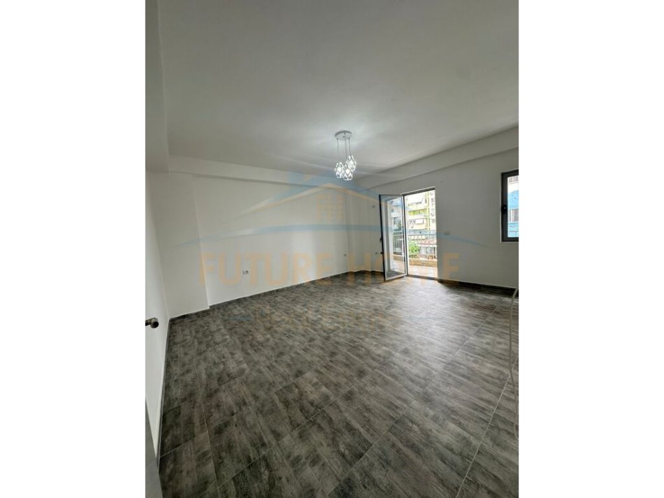 Tirane, jepet me qera apartament 2+1 Kati 3, 100 m² 400 € (DON BOSKO)