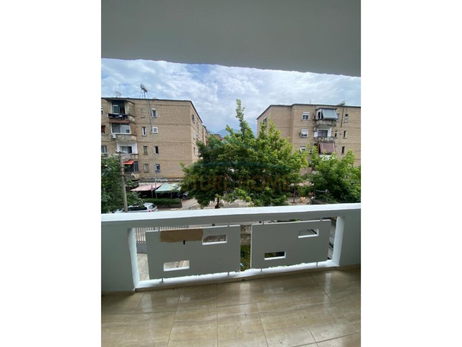 Tirane, jepet me qera 1+1 Kati 3, 50 m² 400 € (Kongresi Manastirit)