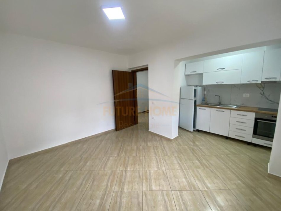 Tirane, jepet me qera 1+1 Kati 3, 50 m² 400 € (Kongresi Manastirit)