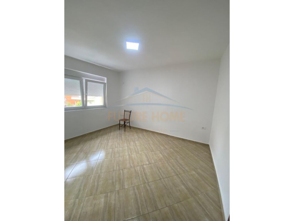 Tirane, jepet me qera 1+1 Kati 3, 50 m² 400 € (Kongresi Manastirit)