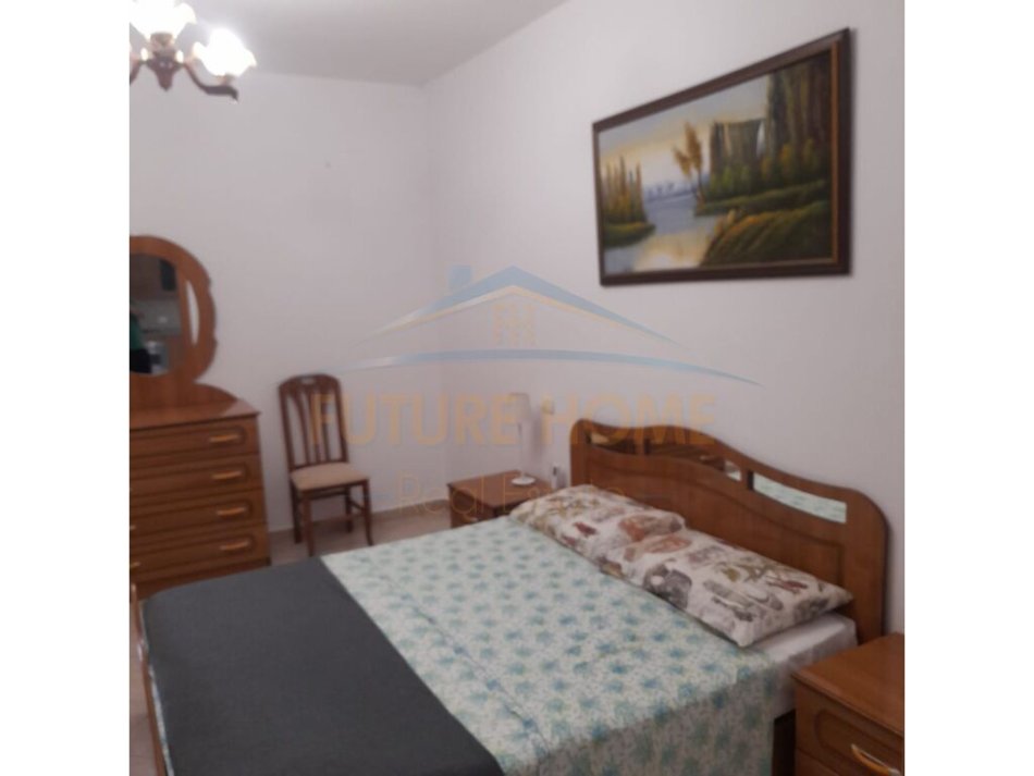 Durres Plazh, jepet me qera apartament 1+1+Aneks+Ballkon Kati 5, 70 m² 300 € (Pavaresia)