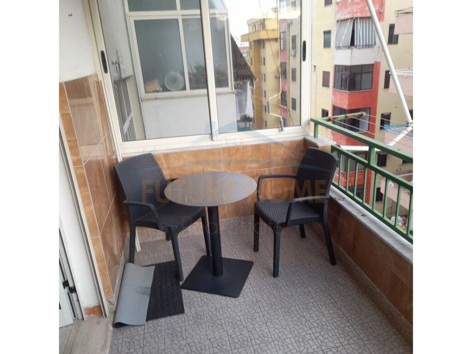 Durres Plazh, jepet me qera apartament 1+1+Aneks+Ballkon Kati 5, 70 m² 300 € (Pavaresia)