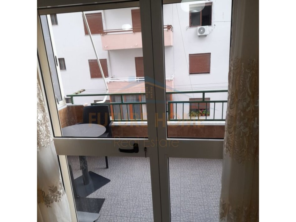 Durres Plazh, jepet me qera apartament 1+1+Aneks+Ballkon Kati 5, 70 m² 300 € (Pavaresia)