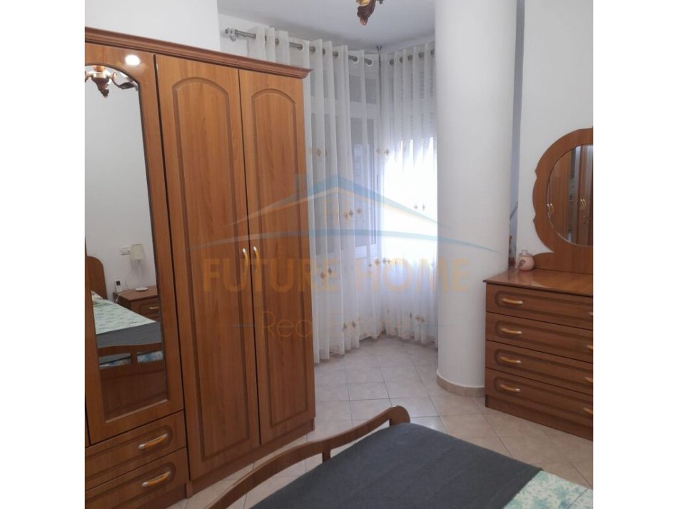 Durres Plazh, jepet me qera apartament 1+1+Aneks+Ballkon Kati 5, 70 m² 300 € (Pavaresia)