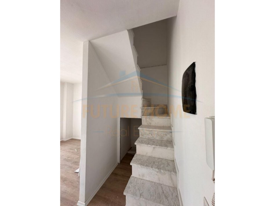 Tirane, shitet apartament duplex Dublex Kati 7, 101 m² 135000 € (Unaza e Re)