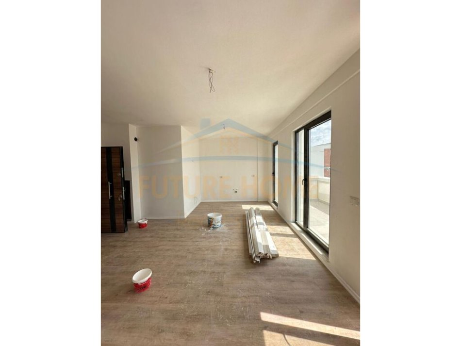 Tirane, shitet apartament duplex Dublex Kati 7, 101 m² 135000 € (Unaza e Re)