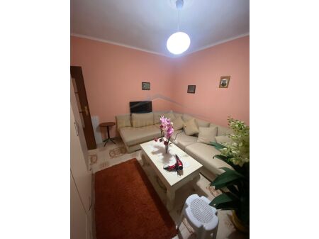 Tirane, shitet apartament 3+1+2 Kati 3, 146 m² 165.000 € (Bulevardi Zhan DArk) AREA41676