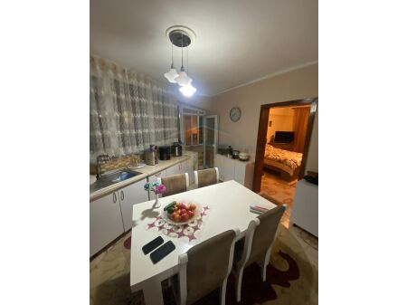 Tirane, shitet apartament 3+1+2 Kati 3, 146 m² 165.000 € (Bulevardi Zhan DArk) AREA41676