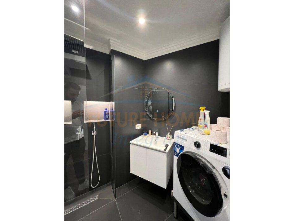 Tirane, shitet apartament 2+1 Kati 3, 126 m² 152.000 € (Rruga Kastriotet)