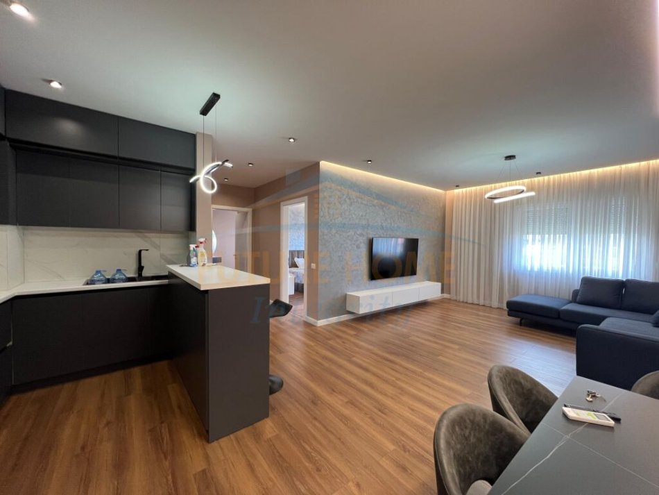Tirane, shitet apartament 2+1 Kati 3, 126 m² 152.000 € (Rruga Kastriotet)