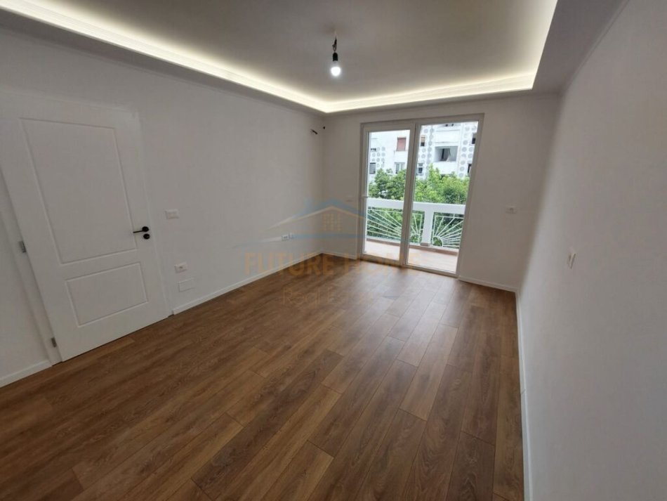 Tirane, shitet apartament 2+1+Ballkon Kati 3, 54 m² 128.000 € (Rruga Mine Peza)