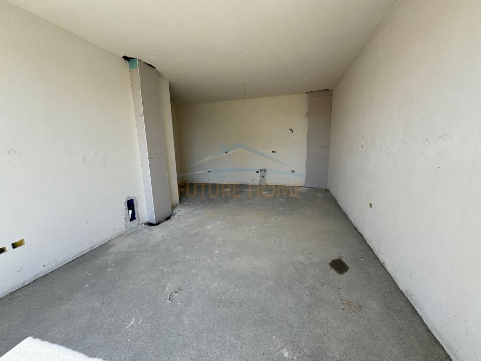 Tirane, shitet 2+1+Ballkon Kati 6, 99.000 m² 104.000 € (Paskuqan)