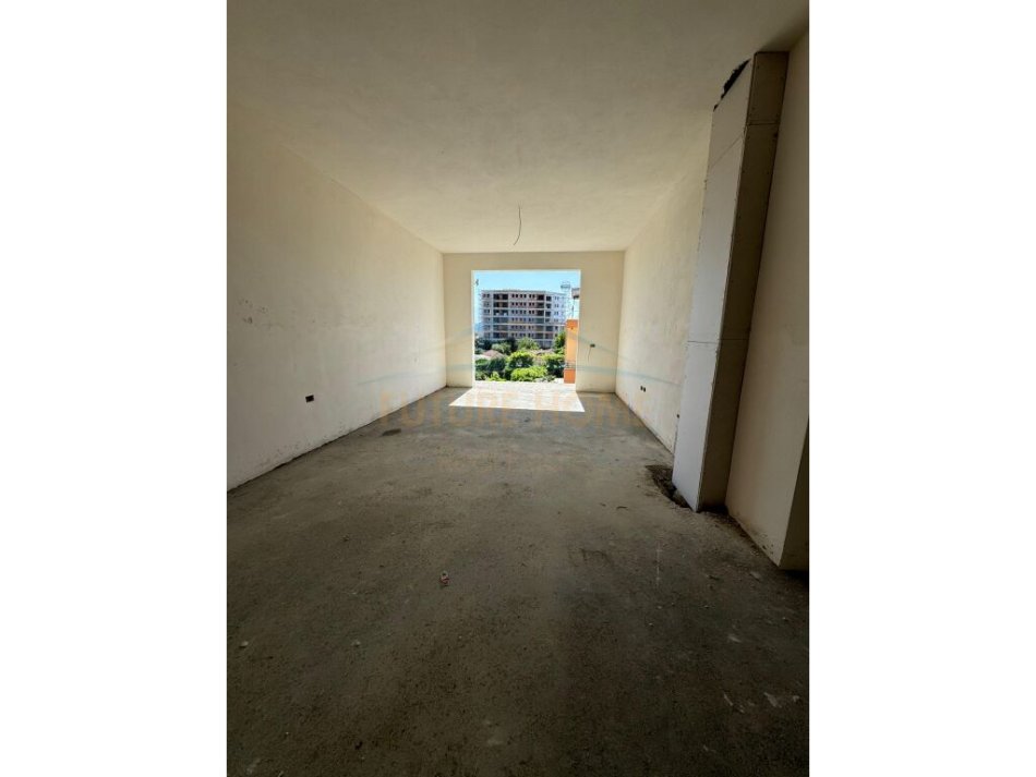 Tirane, shitet 2+1+Ballkon Kati 6, 99.000 m² 104.000 € (Paskuqan)