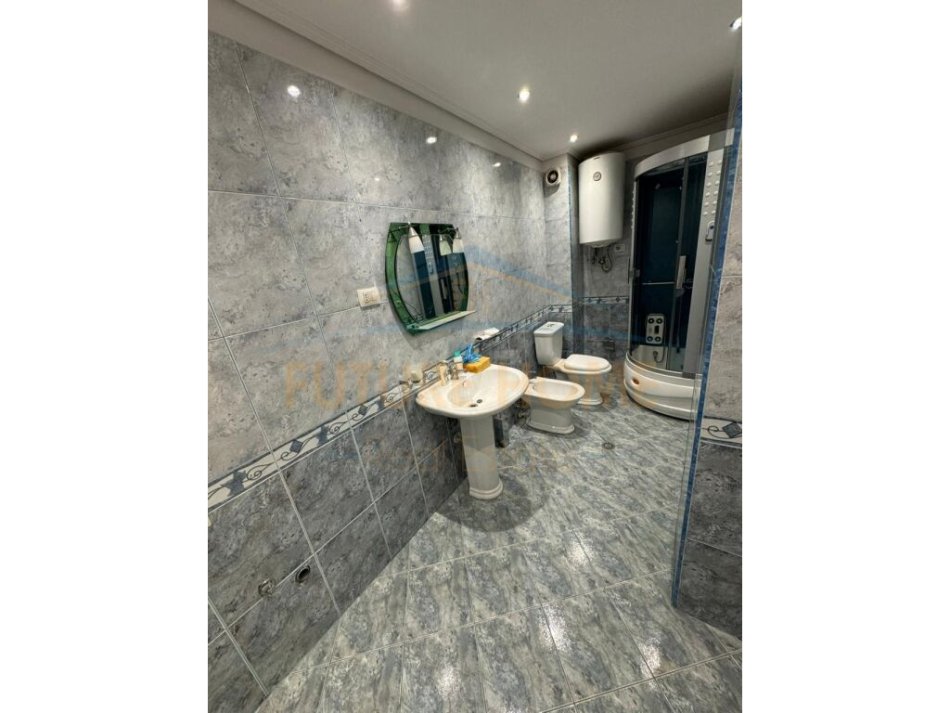 Tirane, shitet apartament 2+1+Ballkon Kati 4, 122 m² 150.000 € (Oxhaku)