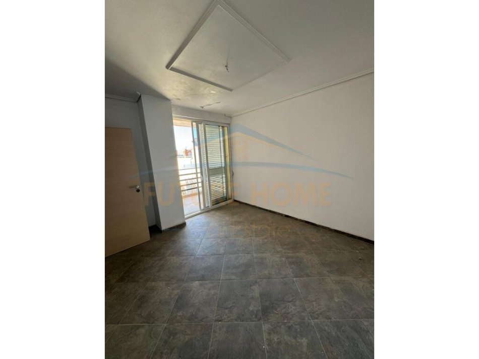 Tirane, shitet apartament 2+1+Ballkon Kati 4, 122 m² 150.000 € (Oxhaku)