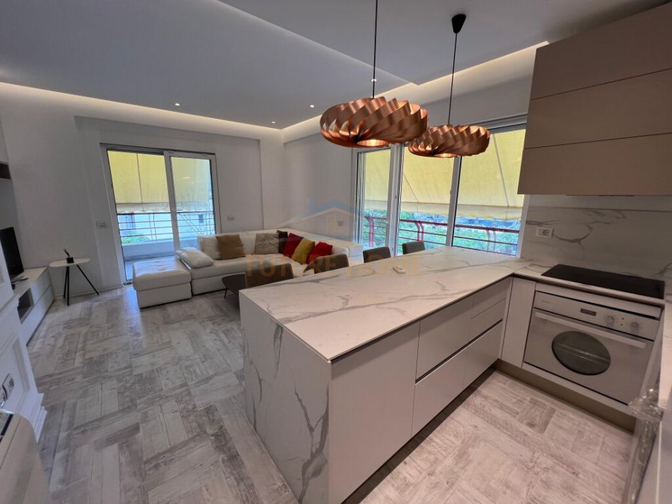 Tirane, shitet apartament 2+1+ 2 Garazhe,   Kati 1, 109 m² 270.000 € (Liqeni i Thate), Kompleski FZ