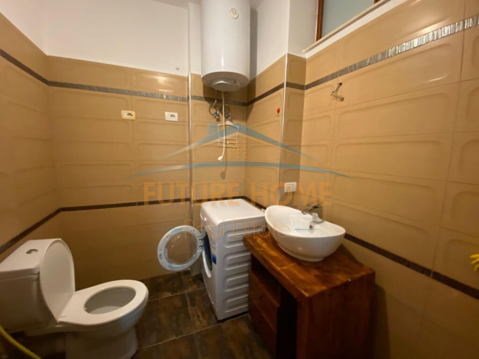 Tirane, jepet me qera apartament 2+1+Ballkon Kati 3, 117 m² 450 € (Yzberisht)