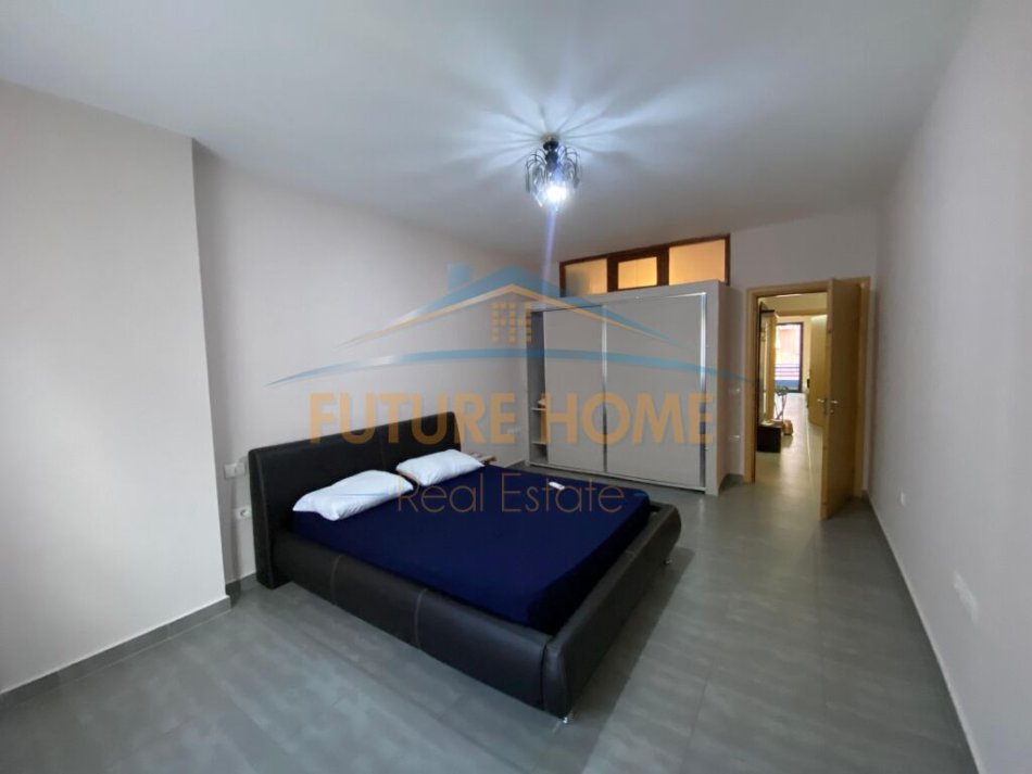 Tirane, jepet me qera apartament 2+1+Ballkon Kati 3, 117 m² 450 € (Yzberisht)