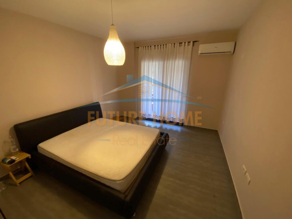 Tirane, jepet me qera apartament 2+1+Ballkon Kati 3, 117 m² 450 € (Yzberisht)