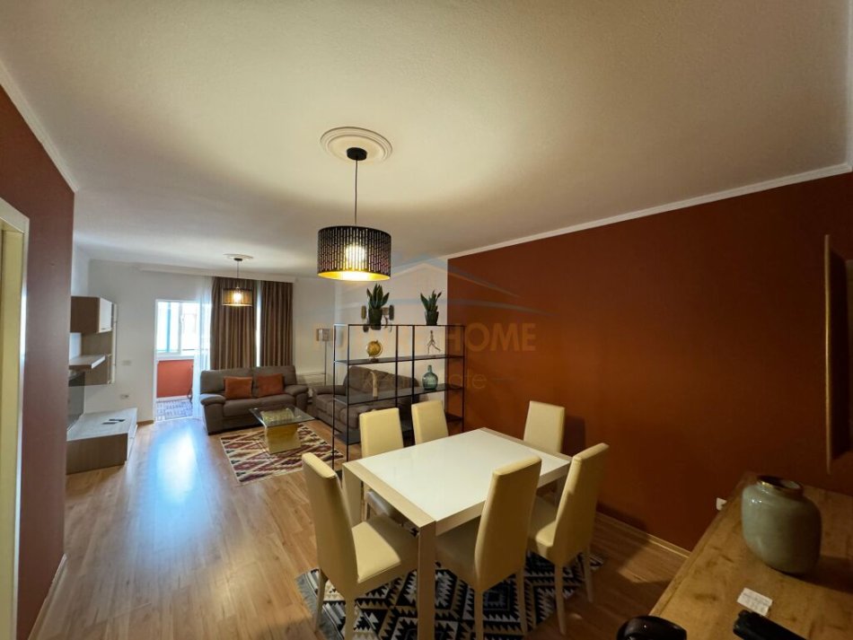 Tirane, jepet me qera apartament 2+1+Ballkon Kati 6, 120 m² 1.500 € (BLLOKU)