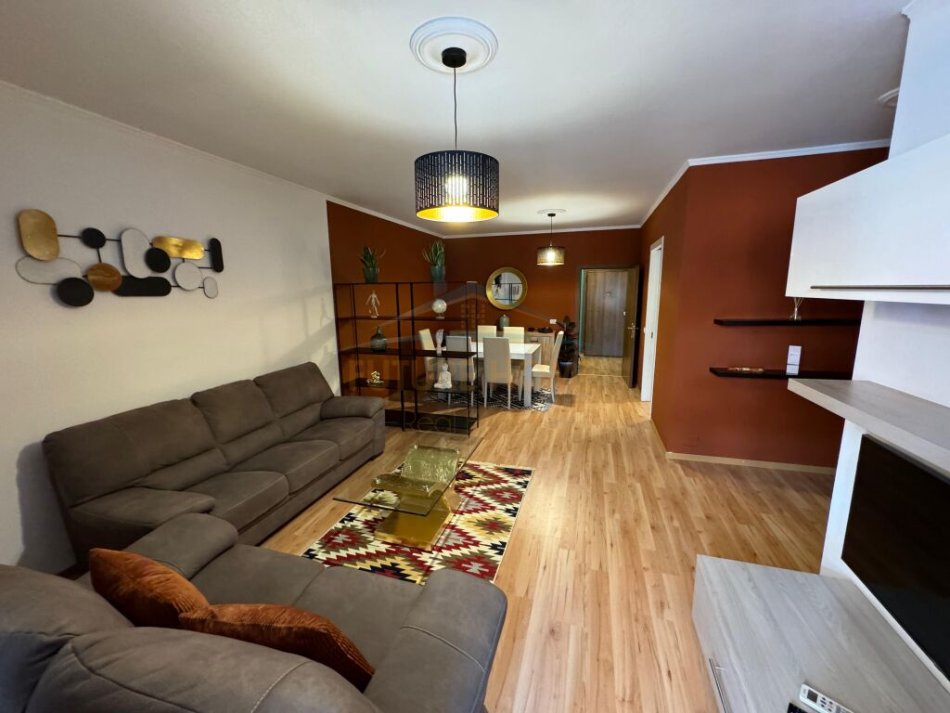 Tirane, jepet me qera apartament 2+1+Ballkon Kati 6, 120 m² 1.500 € (BLLOKU)