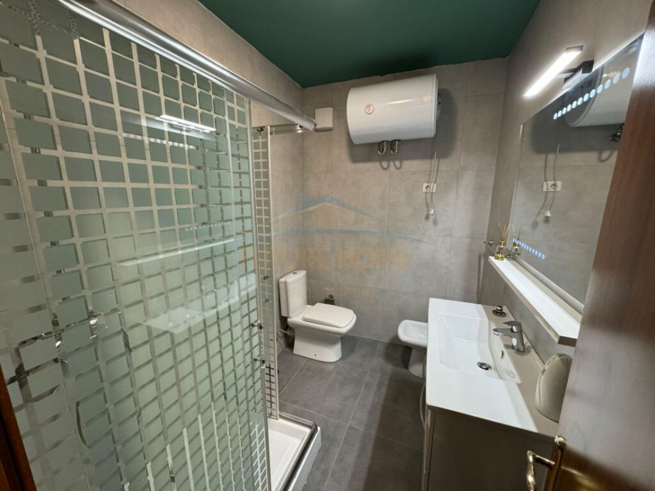 Tirane, jepet me qera apartament 2+1+Ballkon Kati 6, 120 m² 1.500 € (BLLOKU)