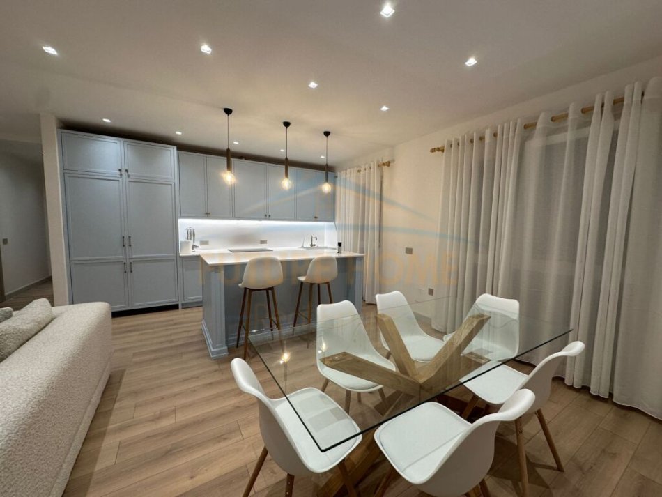 Tirane, shitet apartament 2+1+Ballkon Kati 2, 144 m² 340.000 € (TEG)