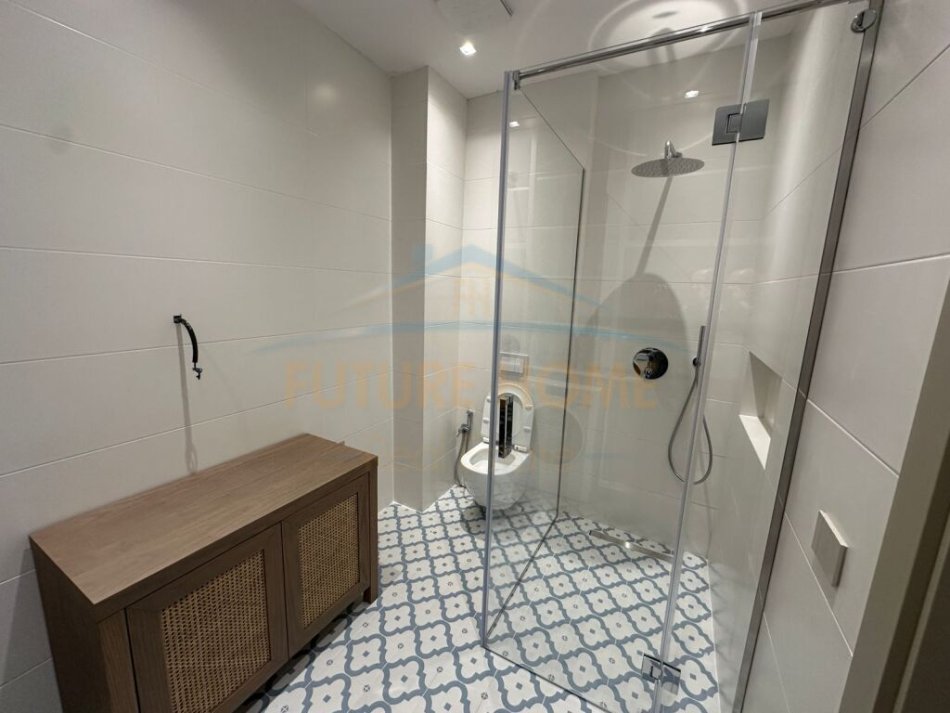 Tirane, shitet apartament 2+1+Ballkon Kati 2, 144 m² 340.000 € (TEG)