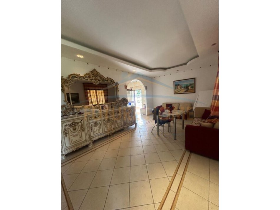 Tirane, shitet Vile 3 Katshe Kati 3, 493 m² 250.000 € (peze)