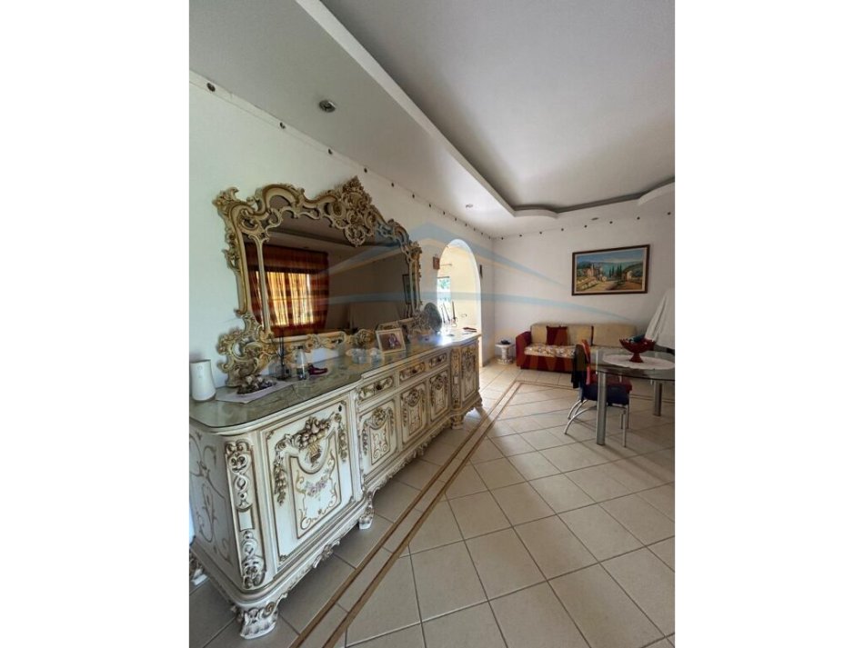Tirane, shitet Vile 3 Katshe Kati 3, 493 m² 250.000 € (peze)