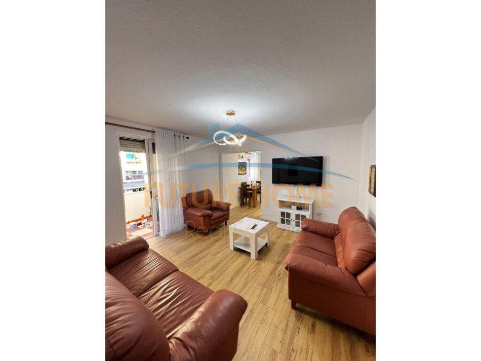 Tirane, jepet me qera apartament 2+1+Ballkon Kati 3, 85 m² 700 € (Sami Frasheri)