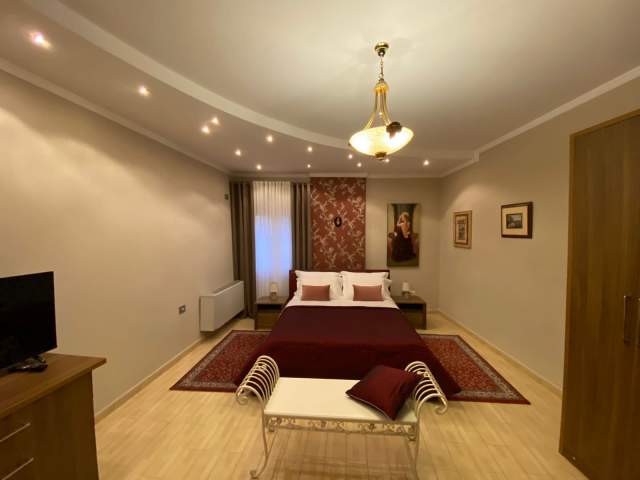 Tirane, jap me qera apartament 3+1+A+BLK Kati 5, 164 m² 1.200 Euro (rruga e barrikadave)