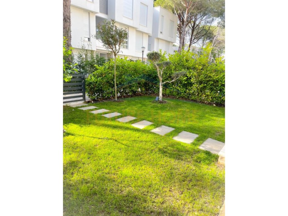 Durres, shitet apartament 3+1+Ballkon Kati 1, 105 m² 320.000 € (Gjiri i Lalezit)
