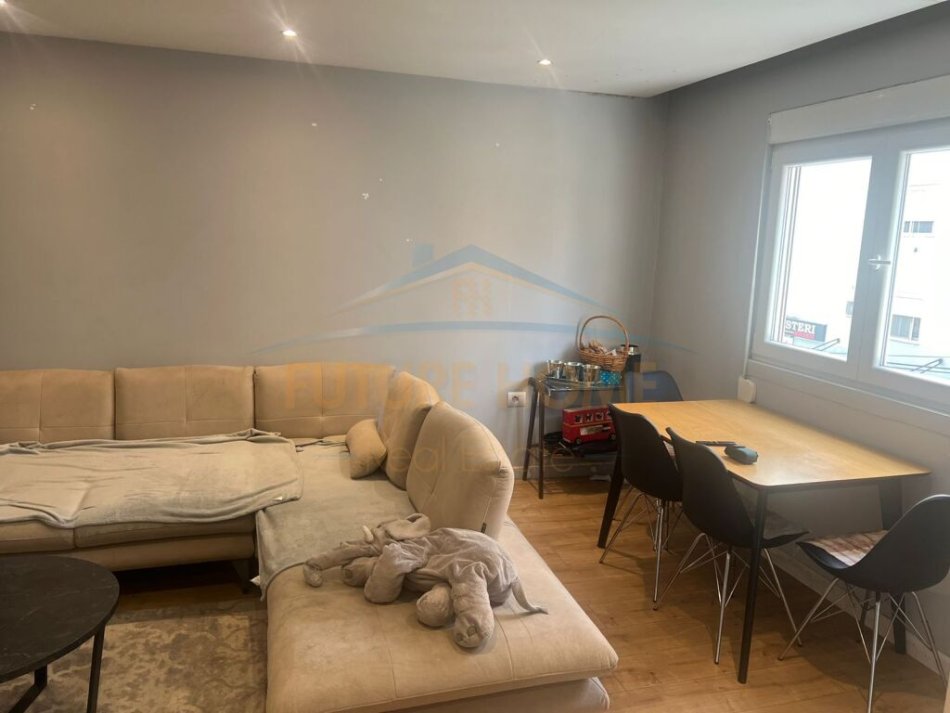 Tirane, shitet apartament 1+1+Aneks Kati 3, 63 m² 125.000 € (Bulevardi Bajram Curri)