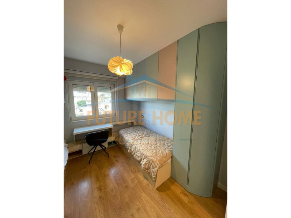 Tirane, jepet me qera apartament 2+1+Ballkon Kati 5, 110 m² 1.100 € (Myslym Shyri)