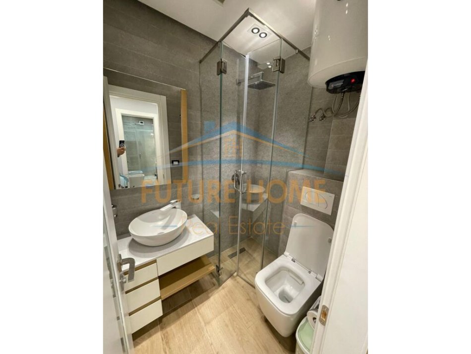 Tirane, jepet me qera apartament 2+1+Ballkon Kati 5, 110 m² 1.100 € (Myslym Shyri)