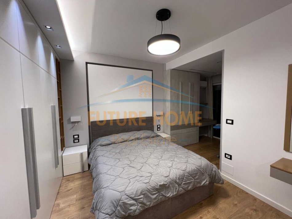 Tirane, jepet me qera apartament 2+1+Ballkon Kati 5, 110 m² 1.100 € (Myslym Shyri)