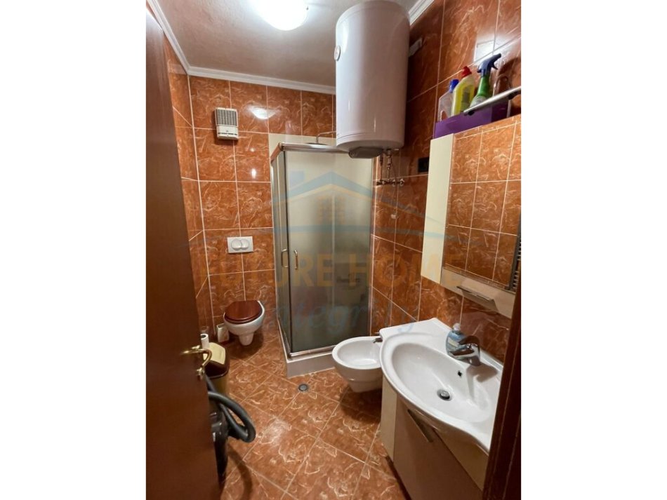 Tirane, jepet me qera apartament 2+1 Kati 10, 90 m² 1.200 € (Rruga e Elbasanir Stadiumi, Air Albania)