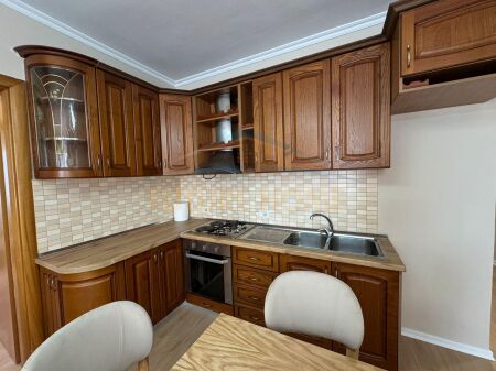 Tirane, shitet apartament Kati 6, 94 m² 132.000 € (UNAZA E RE)