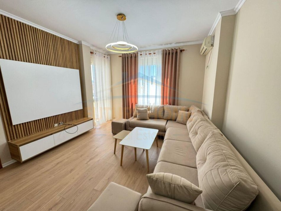 Tirane, shitet apartament 2+1+Aneks+Ballkon Kati 6, 94 m² 132.000 € (Unaza e Re)
