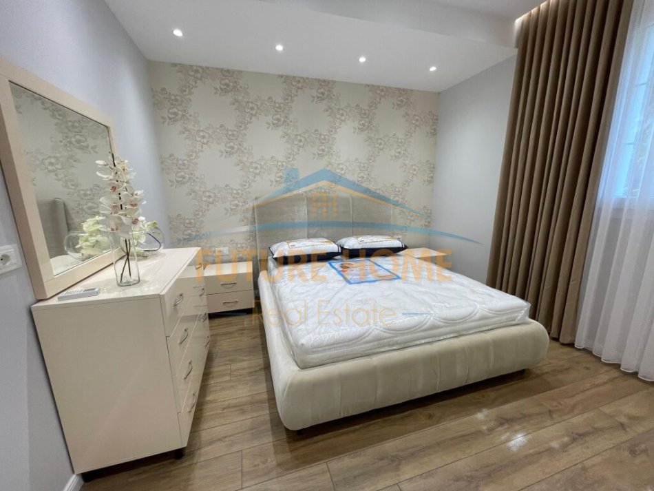 Tirane, jepet me qera apartament 1+1+Ballkon Kati 2, 70 m² 830 € (Rruga e Durresit)