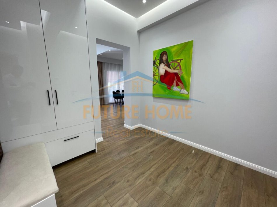 Tirane, jepet me qera apartament 1+1+Ballkon Kati 2, 70 m² 830 € (Rruga e Durresit)