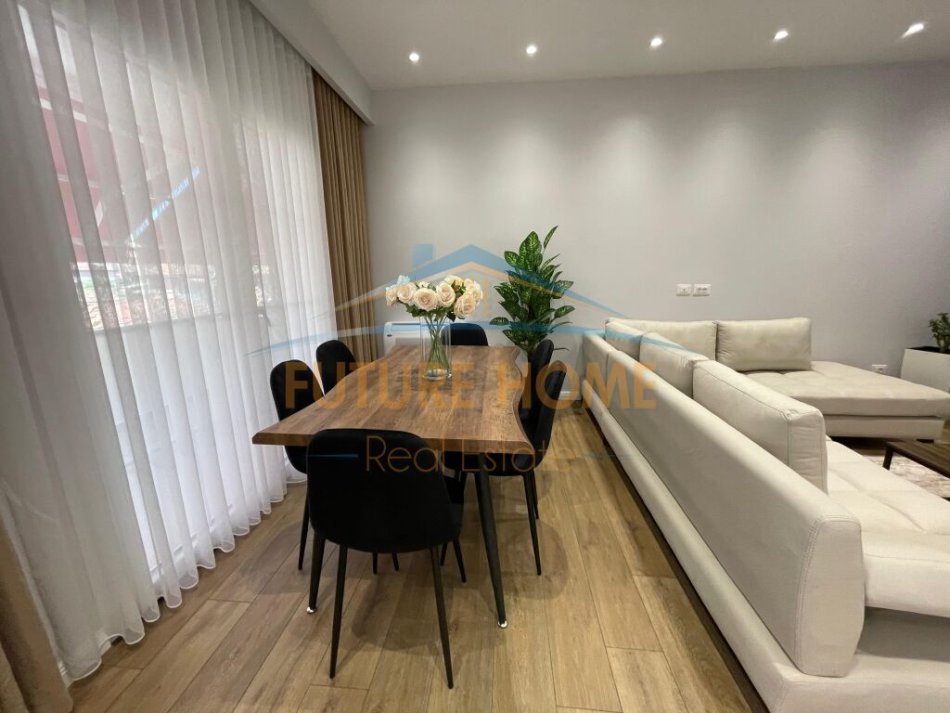 Tirane, jepet me qera apartament 1+1+Ballkon Kati 2, 70 m² 830 € (Rruga e Durresit)